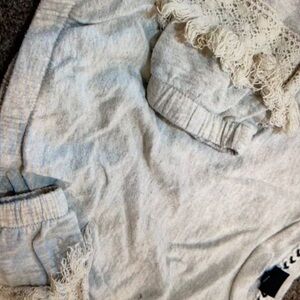 Timeless crew neck sleeve shirt
